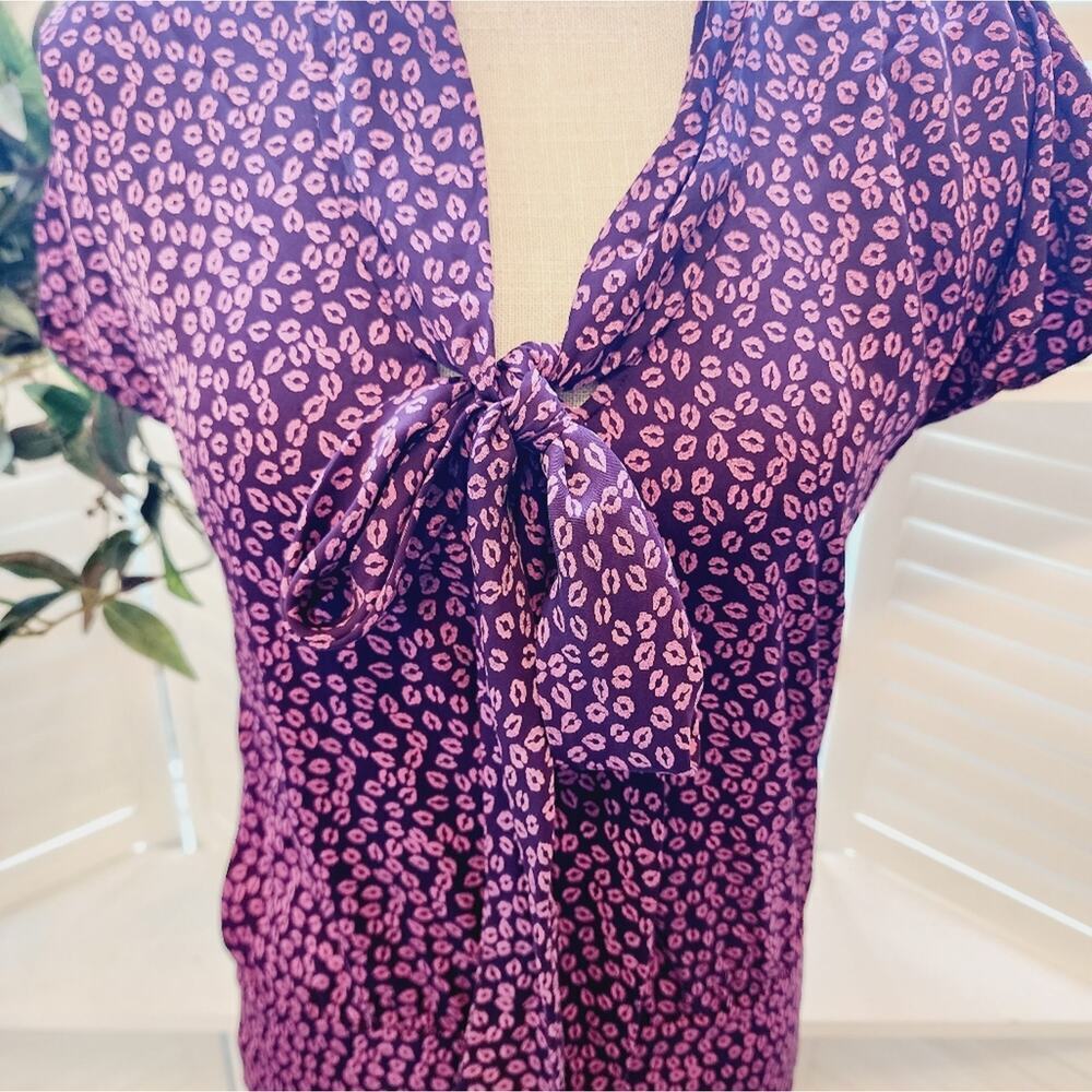 DIANE VON FURSTENBERG WESLEY SILK LIP BLOUSE SIZE SMALL - Picture 6 of 6